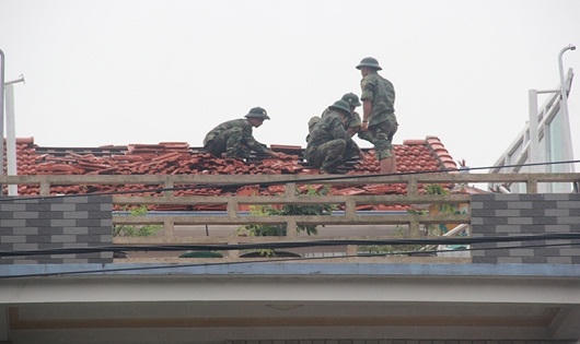 Nhà cửa tan hoang sau trận lốc xoáy kinh hoàng ở thị xã Hương Thủy