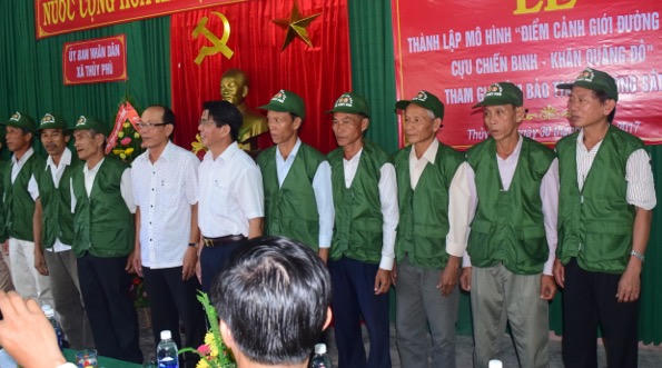 Huế lập Điểm cảnh giới đường sắt Cựu Chiến binh - Khăn quàng đỏ 