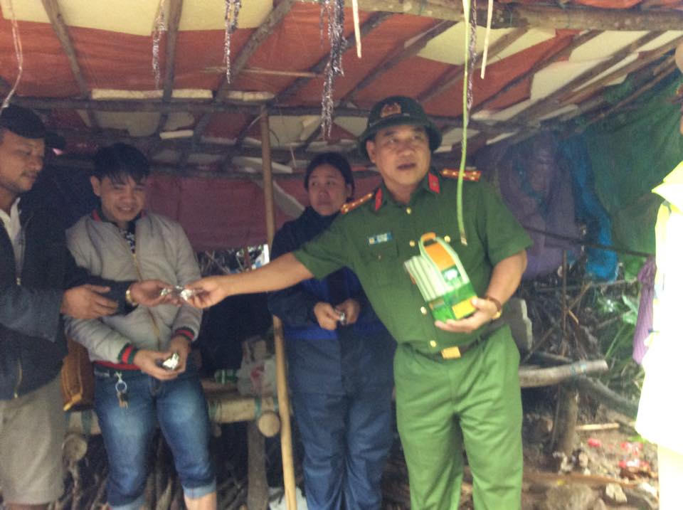 Thừa Thiên Huế: Quốc lộ 49 sạt lở nghiêm trọng, giao thông ùn ứ