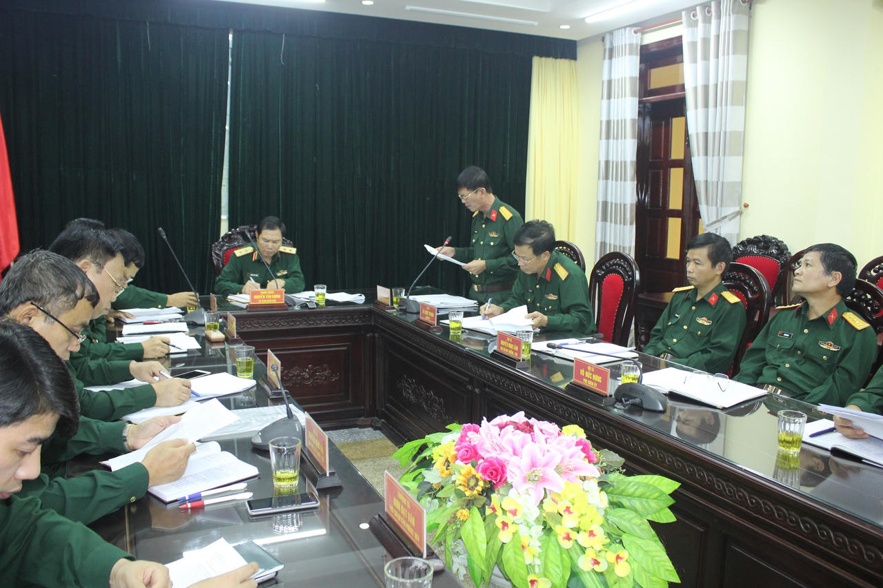 Quân khu 4 hỗ trợ người phụ nữ mất chồng con do lũ lụt 