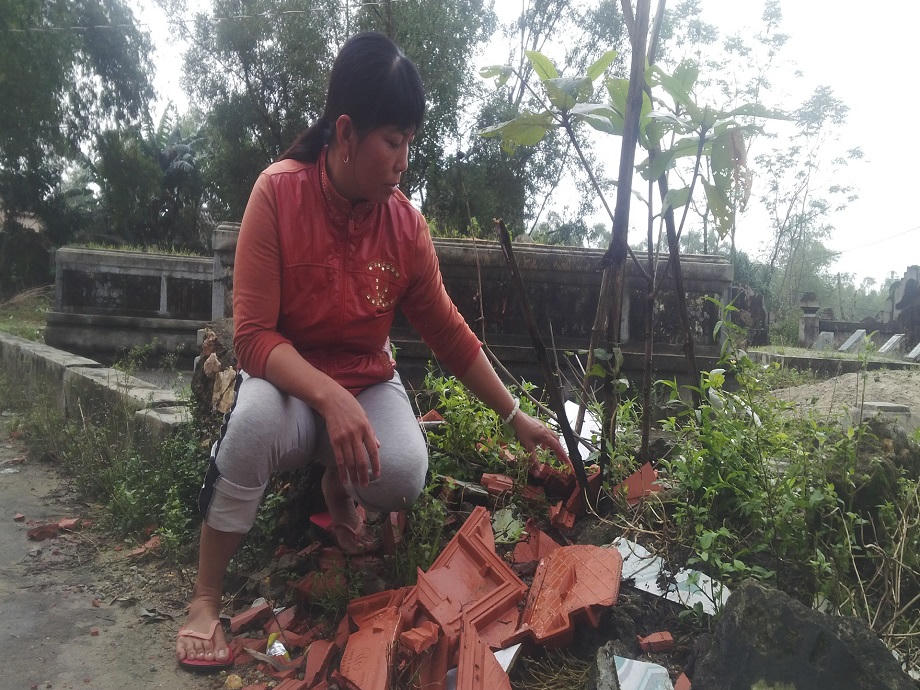  Nghi máy bay làm tốc mái ngói, người dân sống trong hoang mang