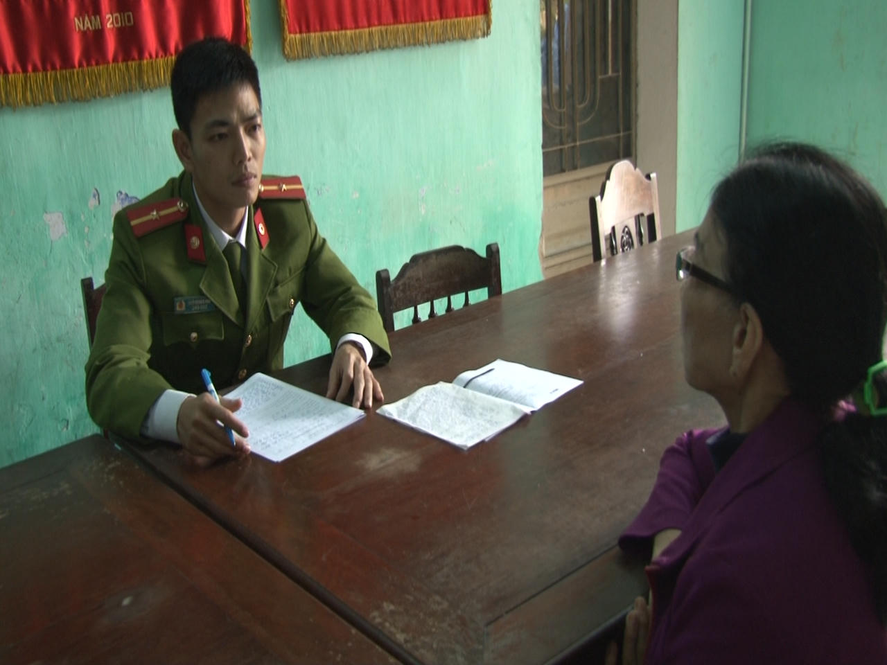 Hàng loạt người dân bị lừa mất lượng tiền mới qua điện thoại