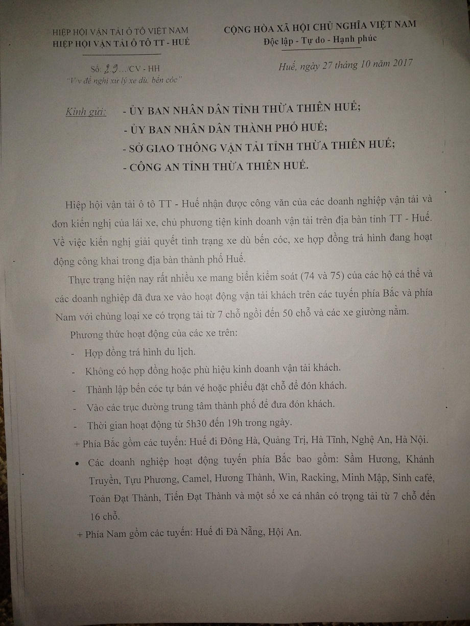 Xe dù núp bóng xe hợp đồng hạng sang “đại náo” phố phường