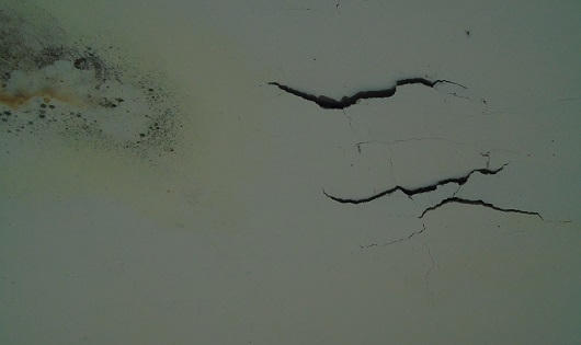 Thừa Thiên Huế: Người dân sống thấp thỏm lo sợ trong khu chung cư xuống cấp