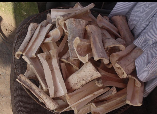 Gặp nghệ nhân làm xăm hường duy nhất tại Huế 