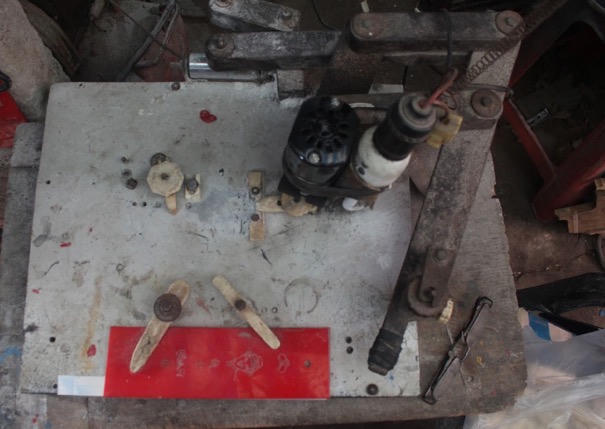 Gặp nghệ nhân làm xăm hường duy nhất tại Huế 