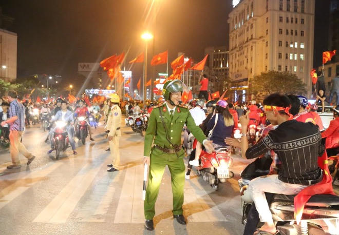 Công an TT. Huế nỗ lực đảm bảo giao thông sau chiến thắng của U23 Việt Nam 