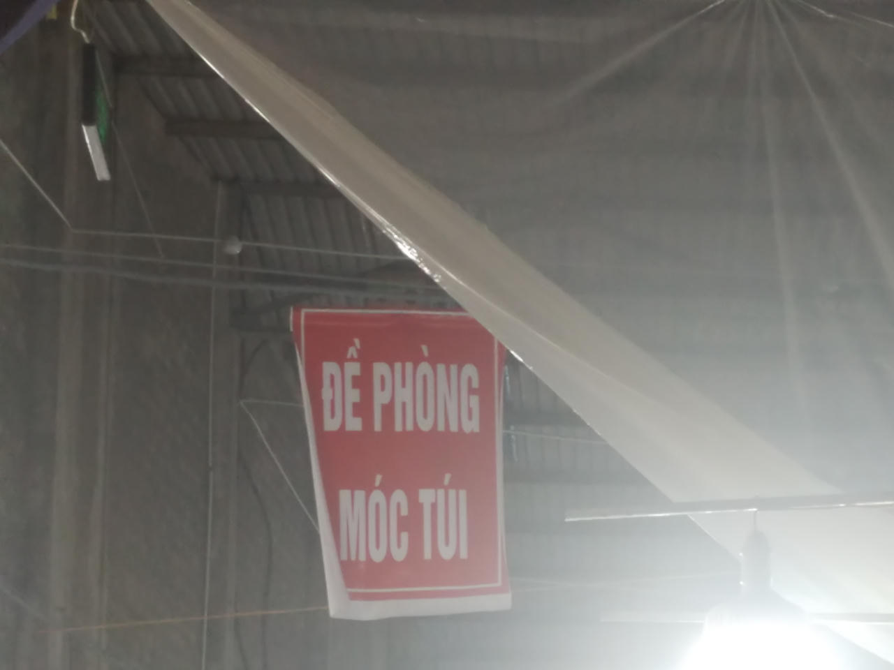 Dở khóc dở cười ở khu chợ đêm sinh viên tự phát tại Huế