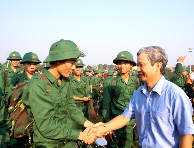 Gần 1.500 thanh niên Huế hồ hởi lên đường nhập ngũ