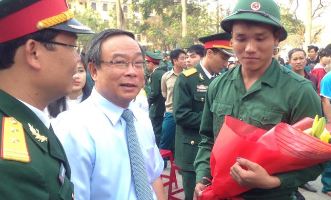Gần 1.500 thanh niên Huế hồ hởi lên đường nhập ngũ