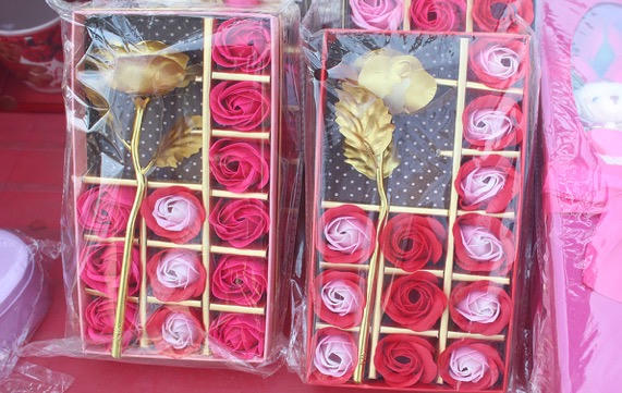 Bạn trẻ Huế hứng thú kinh doanh hoa ngày 8/3