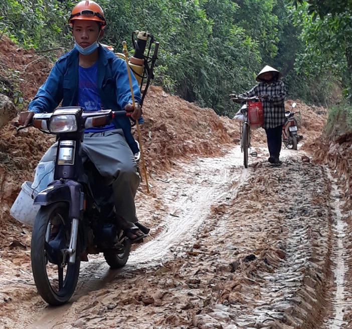 Huế: Dân khổ sở vì đường vào khu di tích lầy lội