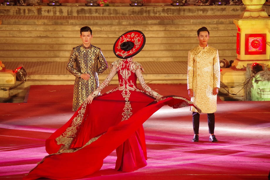 Lung linh, tinh tế Lễ hội Áo dài 'Huế vàng son'