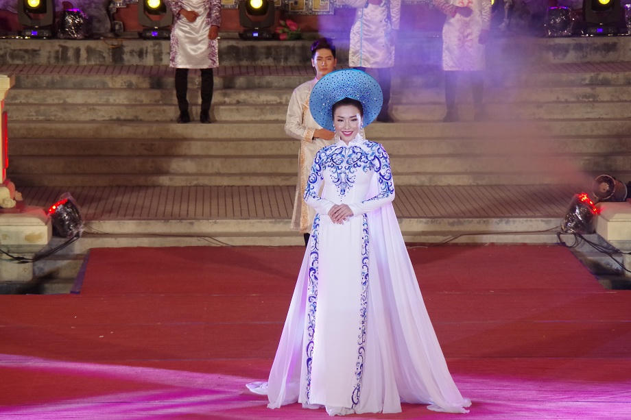 Lung linh, tinh tế Lễ hội Áo dài 'Huế vàng son'