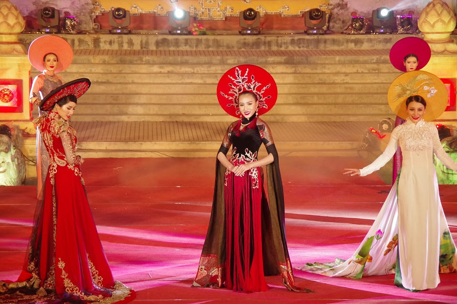 Lung linh, tinh tế Lễ hội Áo dài 'Huế vàng son'