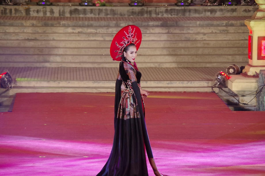 Lung linh, tinh tế Lễ hội Áo dài 'Huế vàng son'