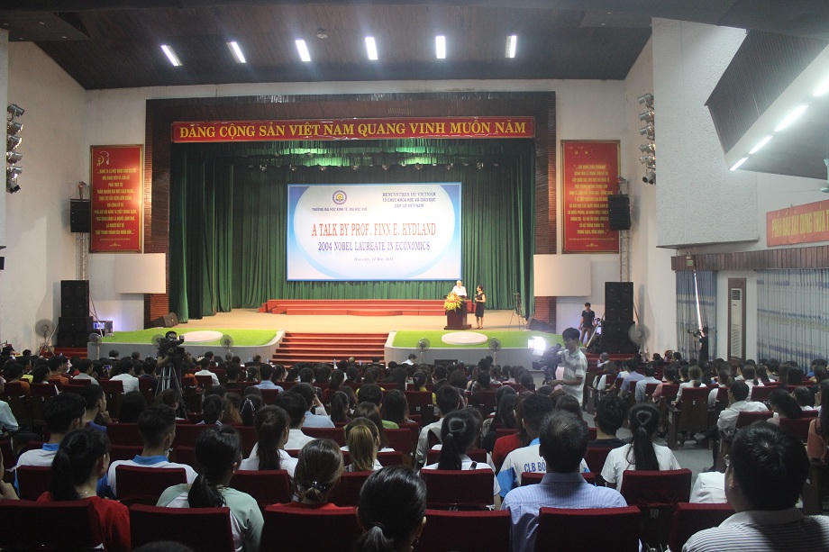 Muốn làm kinh tế thì phải nhìn vào toán học