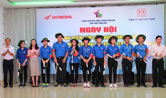 Thanh niên với kỹ năng lái xe an toàn