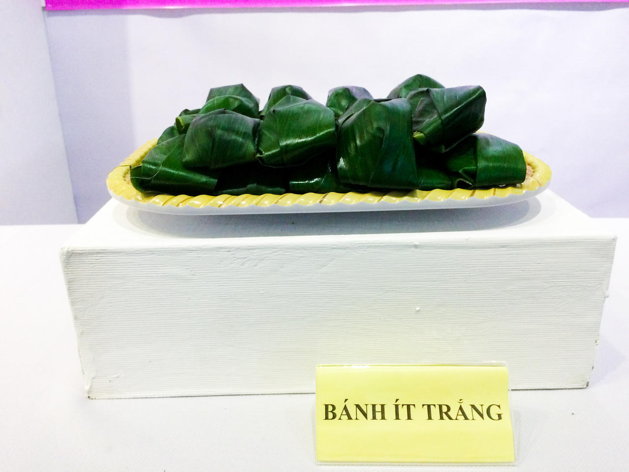 Đặc sắc triển lãm 'Hương sắc bánh Huế'