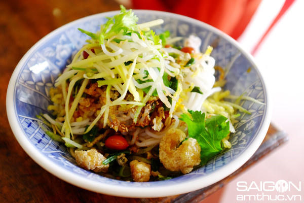 Cầu kỳ cơm hến Cố đô