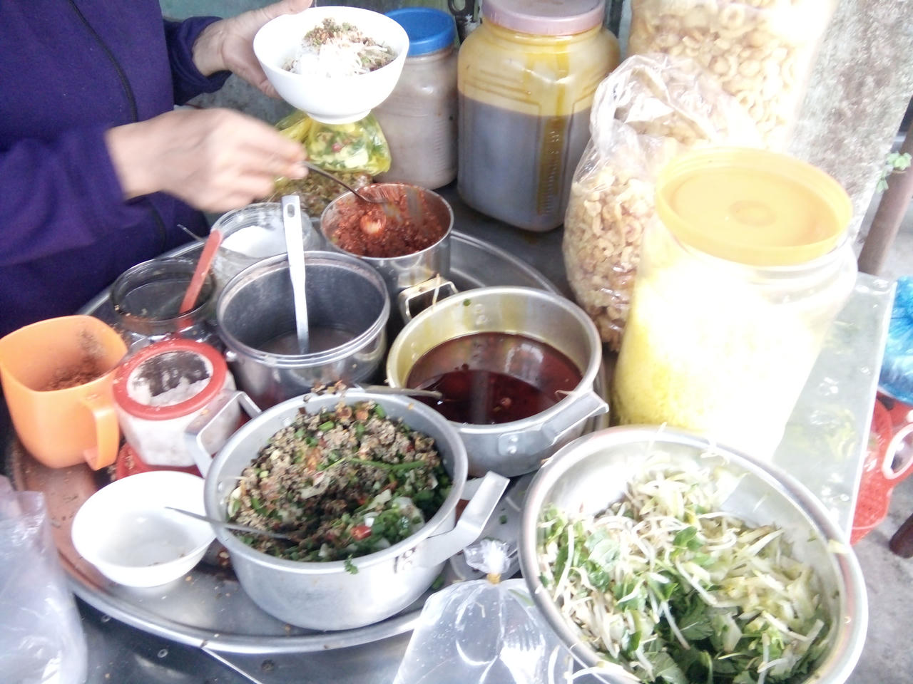 Cầu kỳ cơm hến Cố đô