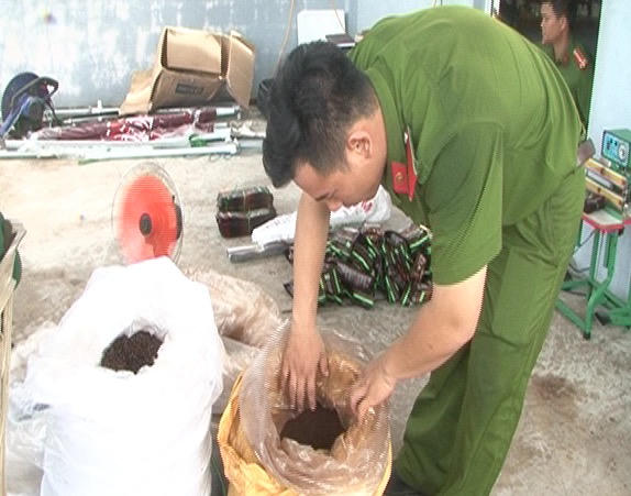 Phát hiện cơ sở đóng gói cà phê giả thương hiệu tại Huế