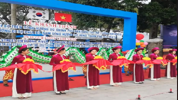 Khánh thành cây cầu gỗ lim trên sông Hương