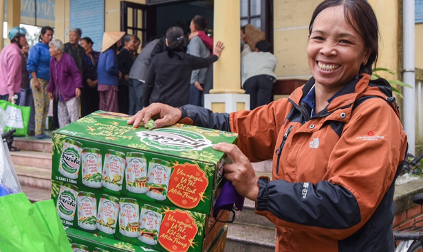 Huda mang quà tết đến với bà con Miền trung 