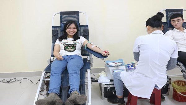 1.000 sinh viên Huế hiến máu giúp bệnh nhân dịp Tết