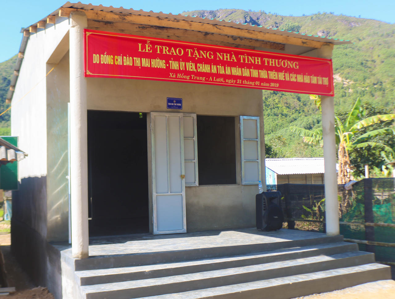 TAND tỉnh Thừa Thiên Huế tặng nhà tình thương, quà Tết tại A Lưới