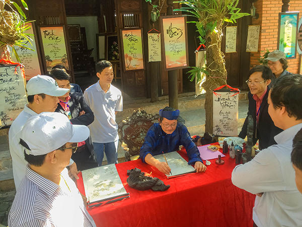 Ngưỡng vọng tiền nhân, Huế khai hội Đền Huyền Trân