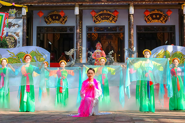 Ngưỡng vọng tiền nhân, Huế khai hội Đền Huyền Trân