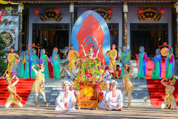 Ngưỡng vọng tiền nhân, Huế khai hội Đền Huyền Trân