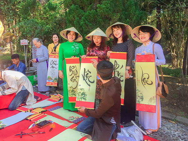 Ngưỡng vọng tiền nhân, Huế khai hội Đền Huyền Trân