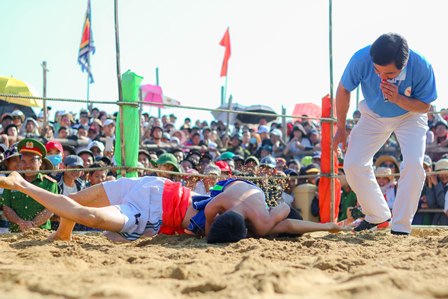 Rộn ràng hội vật làng Sình đất Cố đô 