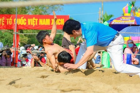 Rộn ràng hội vật làng Sình đất Cố đô 