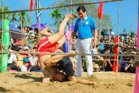 Rộn ràng hội vật làng Sình đất Cố đô 
