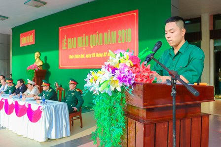 Thanh niên Cố đô lên đường nhập ngũ