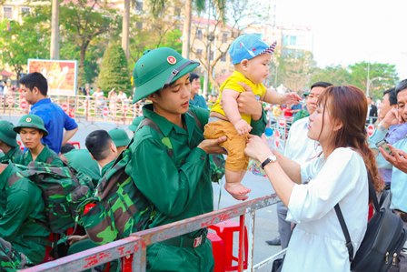 Thanh niên Cố đô lên đường nhập ngũ