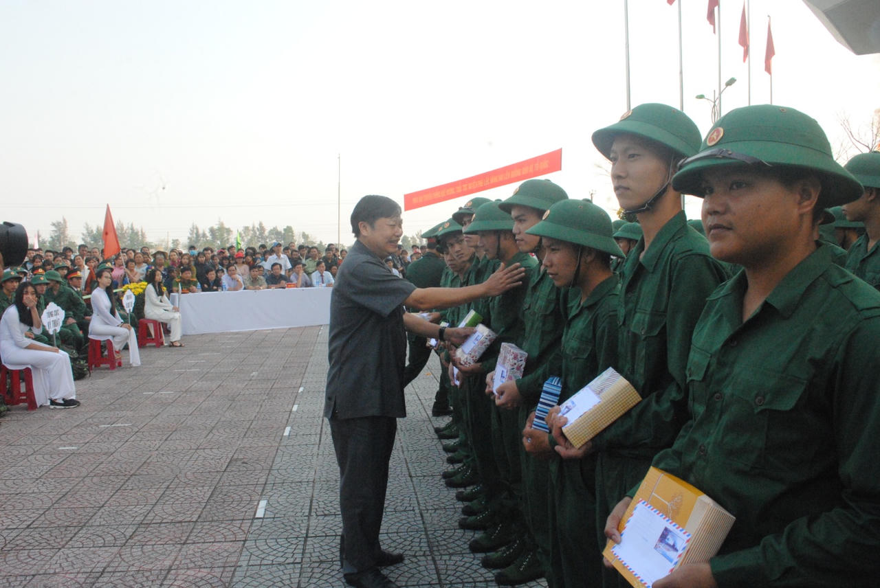 Thanh niên Cố đô lên đường nhập ngũ