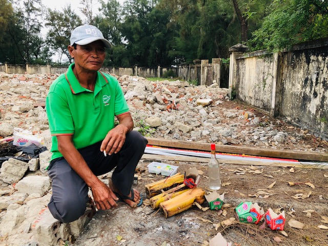 Nam sinh rơi xuống hầm vệ sinh trường tử vong, trách nhiệm thuộc về ai?