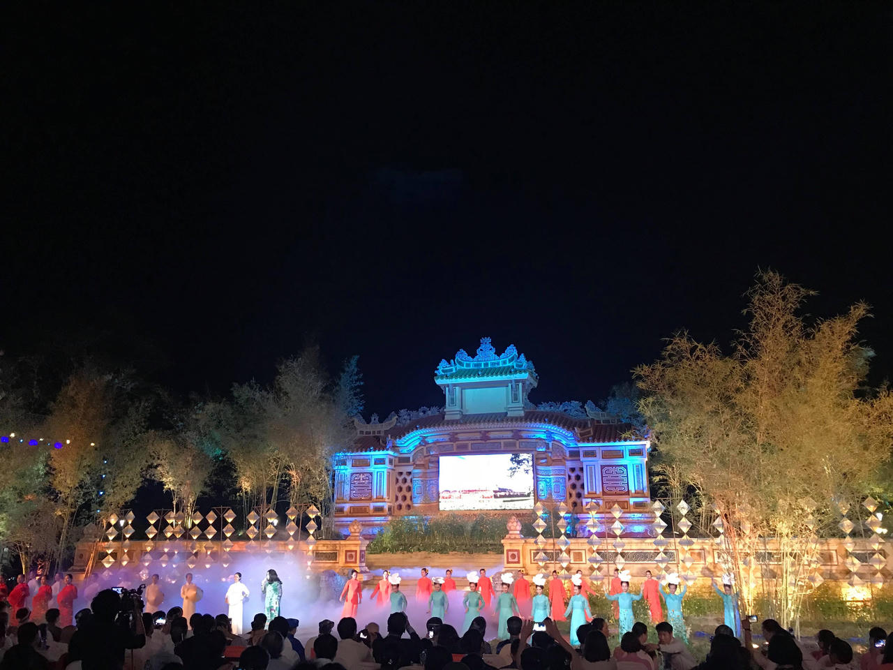 Hàng chục nghìn người tham dự Festival Nghề truyền thống Huế 2019