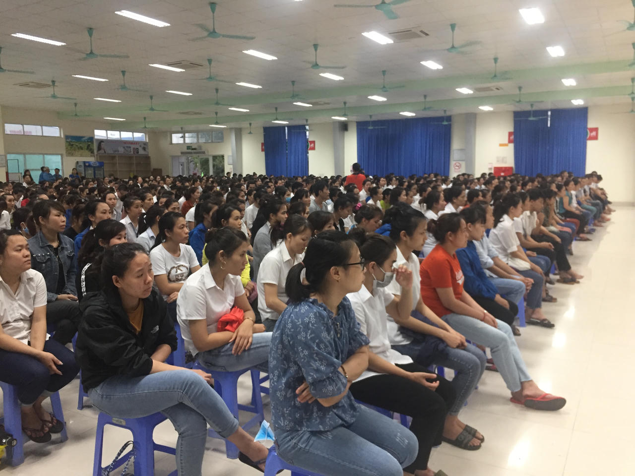 Thăm hỏi, tặng quà công nhân Quảng Bình nhân tháng An toàn vệ sinh lao động 