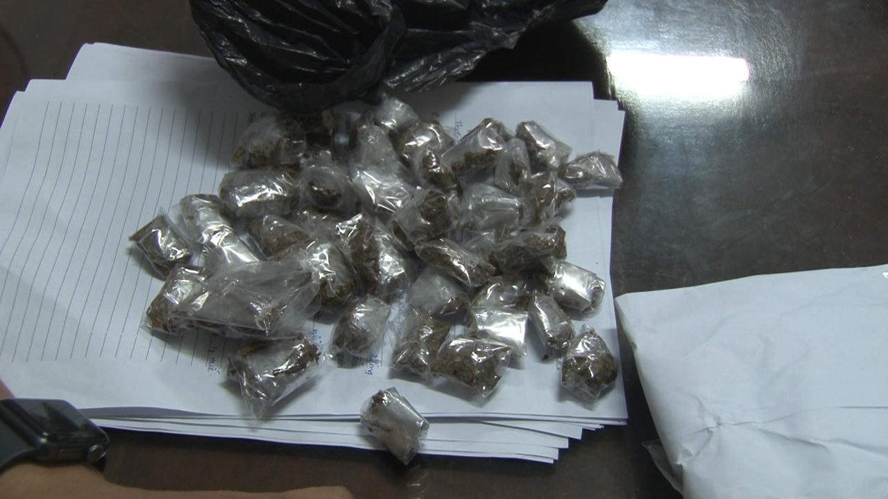 Bắt quả tang nữ đối tượng tàng trữ 51 gói cần sa tại Huế