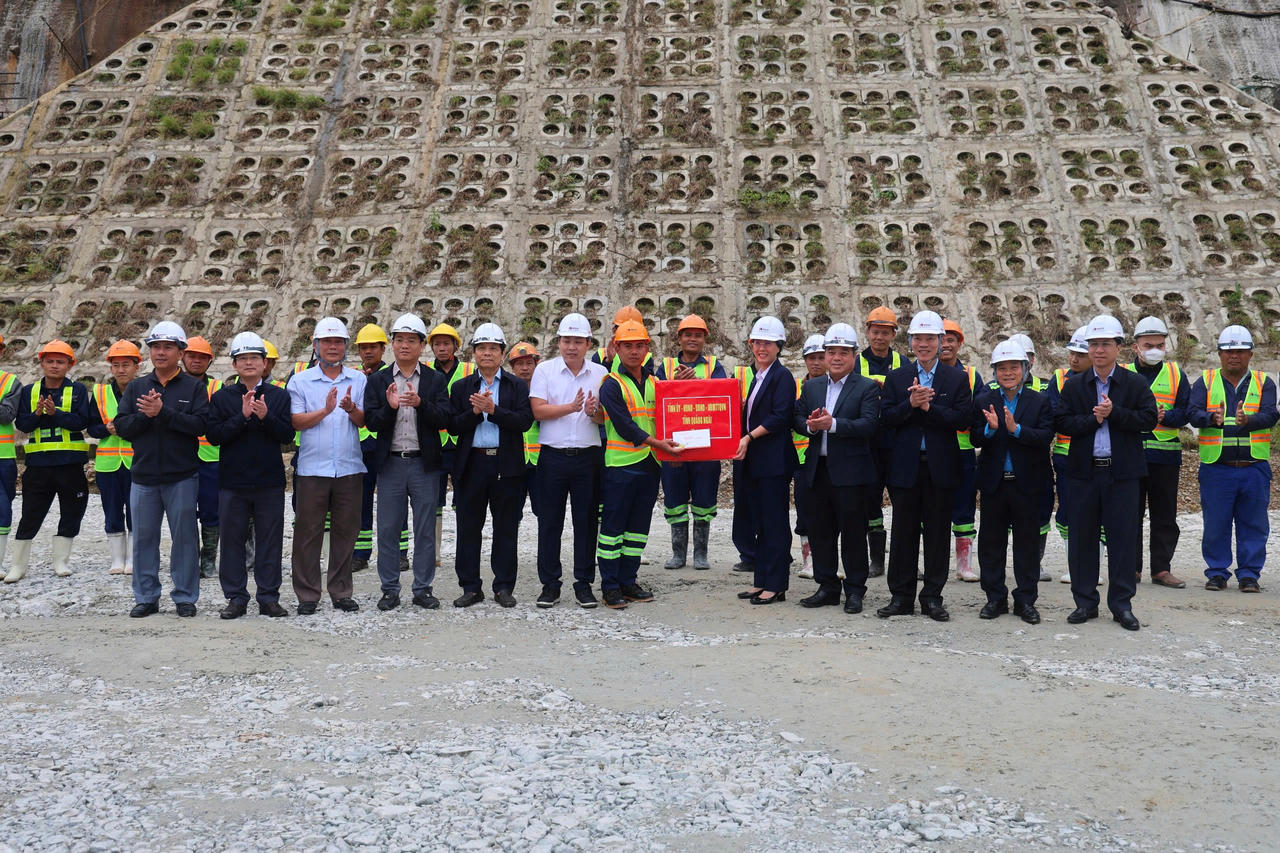 Bí thư Tỉnh ủy Quảng Ngãi thăm, chúc Tết người lao động dự án Quảng Ngãi - Hoài Nhơn