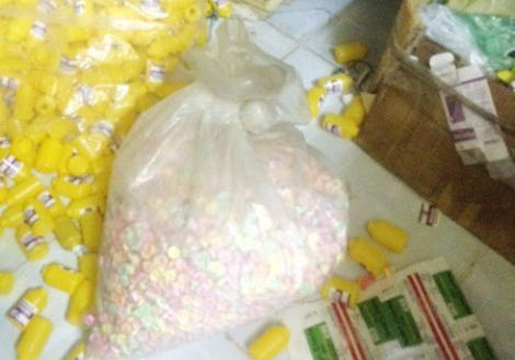 “Đột kích” cơ sở sản xuất thực phẩm chức năng siêu bẩn