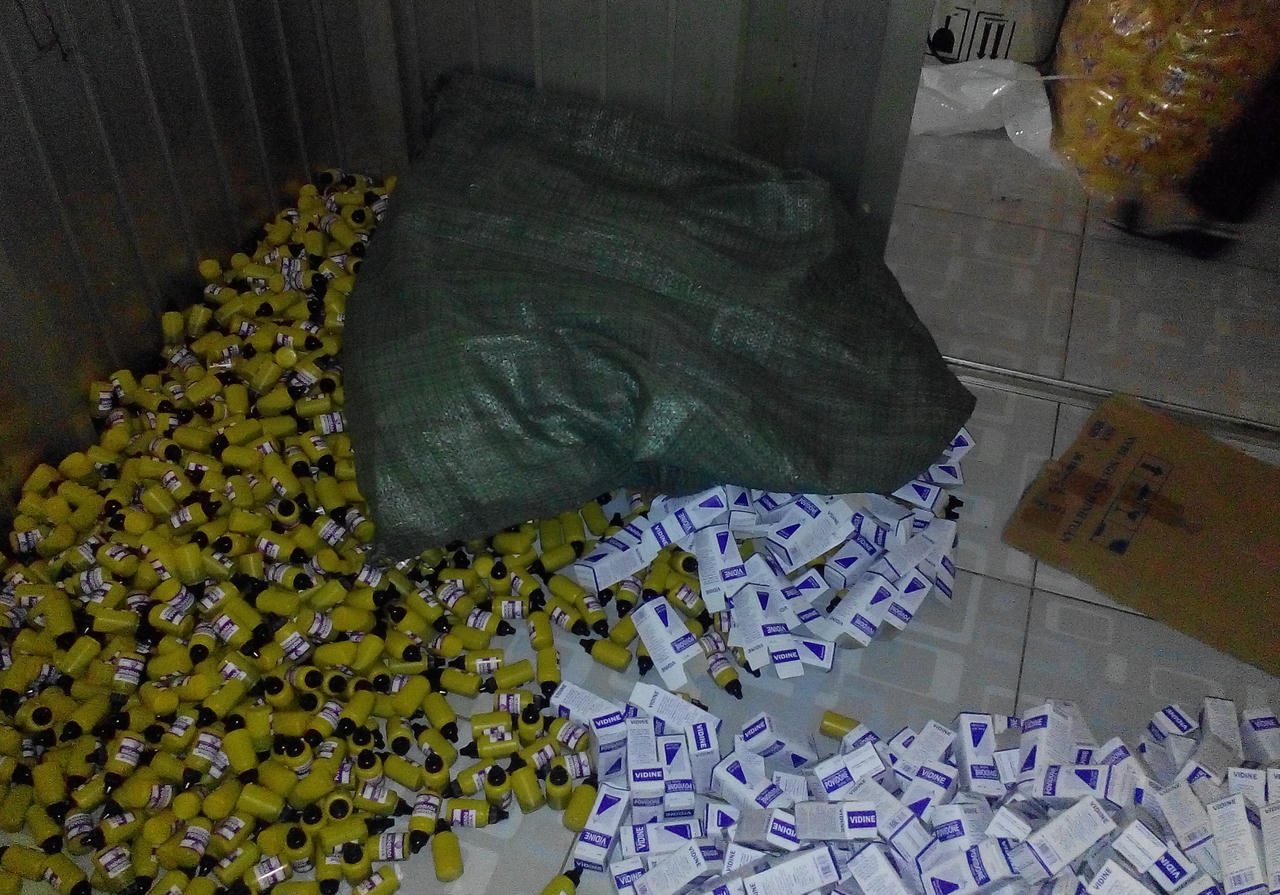 “Đột kích” cơ sở sản xuất thực phẩm chức năng siêu bẩn