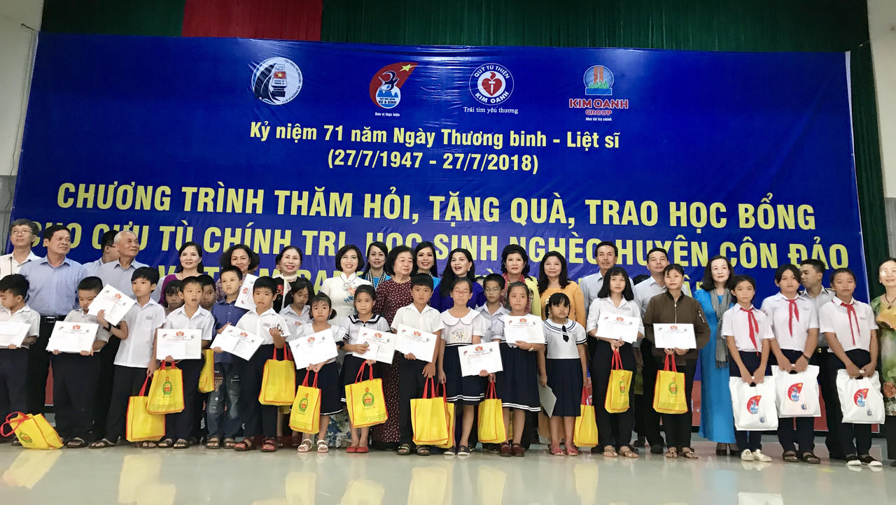 Phụ nữ đẹp nhất là khi trái tim lan tỏa được yêu thương! 