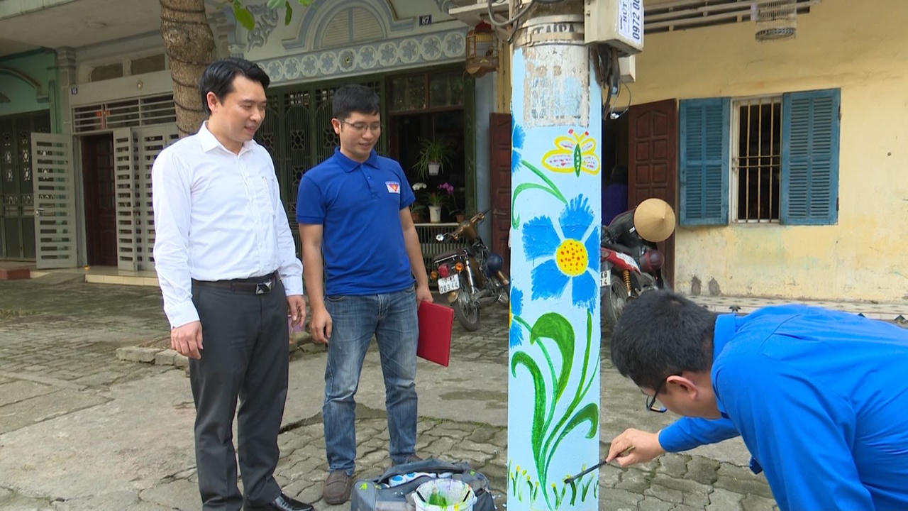Bất ngờ 'cột điện nở hoa' ở thành phố Việt Trì 