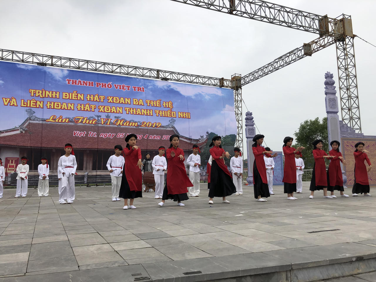 Tưng bừng liên hoan 'Trình diễn hát xoan ba thế hệ'